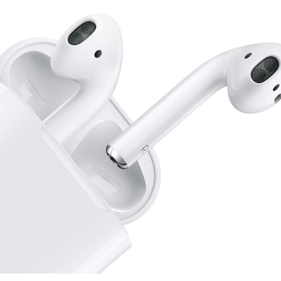 Apple AirPods with Charging Case (2nd Generation) - Picture 3 of 5